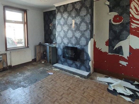 Terraced house lounge - before